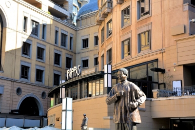 Nelson Mandela Sqaure Johannesburg in Sandton (Alexander Mirschel)  Copyright 
Informations sur les licences disponibles sous 'Preuve des sources d'images'